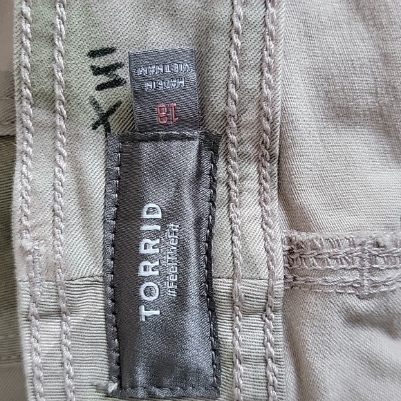 Torrid Feel The Fit Ankle Camo Pants/ Size 18. - Picture 3 of 12
